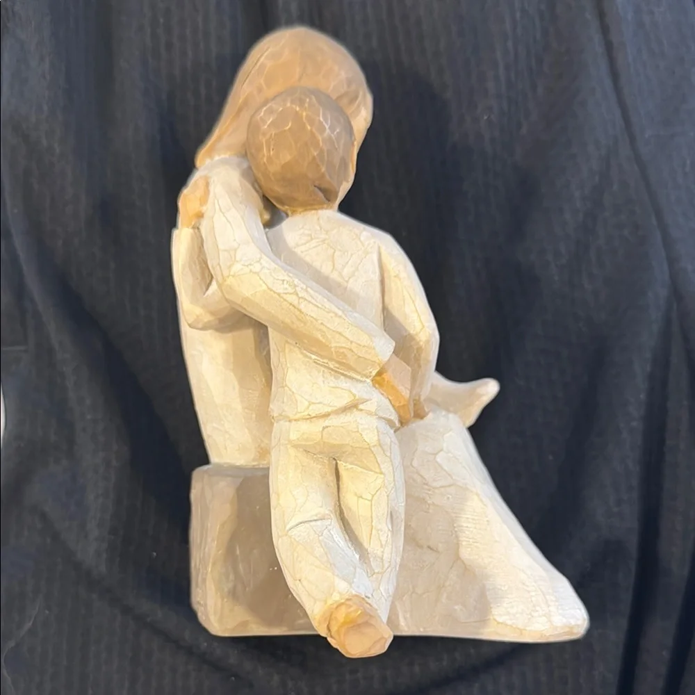 Willow Tree Quietly Figurine - Cream and Tan - Picture 3 of 6
